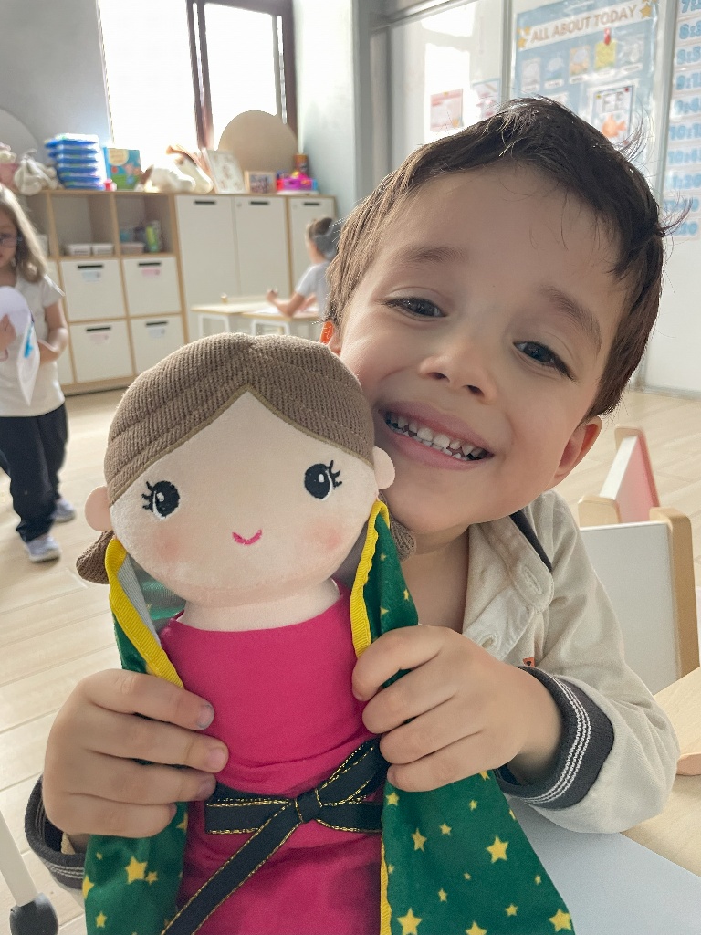 Habla de Dios con tus hijos pequeños para que aprendan escuchando cuentos e historias, consejos de Colegio APDE Connections Cayalá